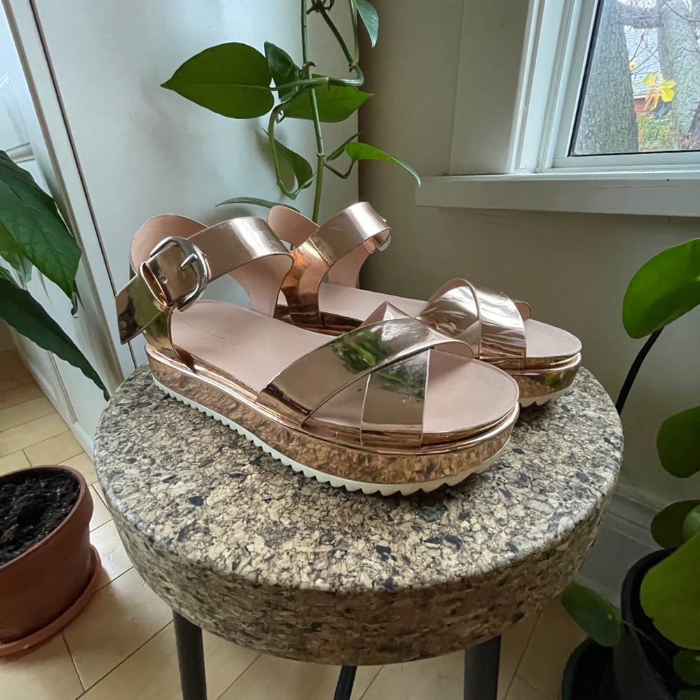 ~ROSE GOLD PLATFORM SANDALS~